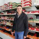 �A fondare la bottega fu il mio bisnonno Pietro Petrelli, in via Cairoli, dove fino al 1892 fece scarpe su misura per l�Esercito regio�, racconta il 50enne Francesco, attuale proprietario 